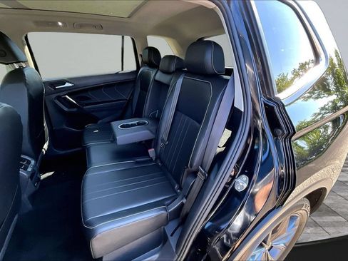Used 2023 Volkswagen Tiguan SE w/ Panoramic Sunroof Package AWD/4WD image 17