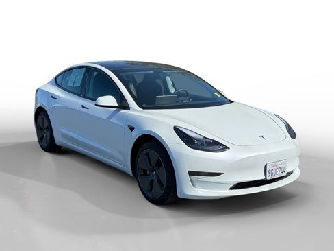 Used 2023 Tesla Model 3 Standard Range image 7