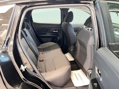 Used 2025 Nissan Kicks SV image 8