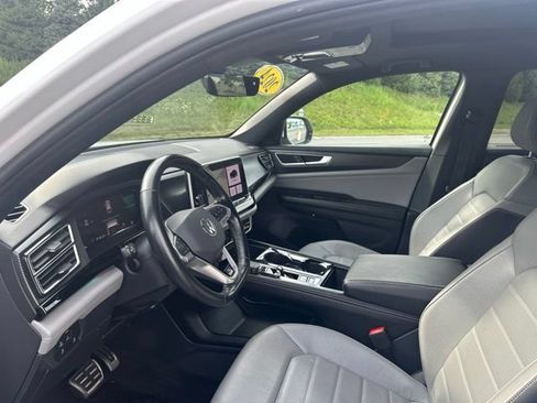 Used 2024 Volkswagen Atlas Cross Sport SEL R-Line AWD/4WD image 14