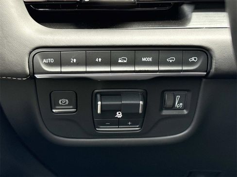 Certified 2024 Cadillac Escalade ESV Sport Platinum image 30