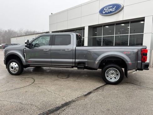 Used 2024 Ford F450 Platinum w/ FX4 Off-Road Package image 4