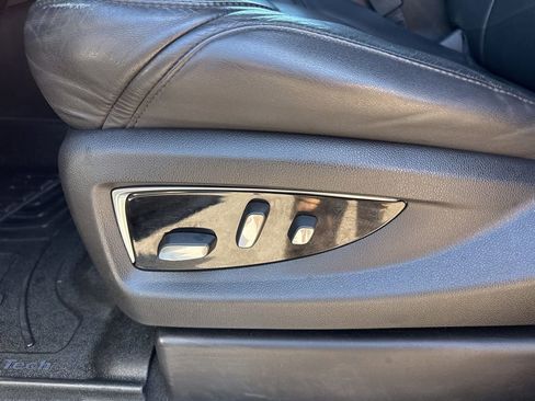 Used 2018 Cadillac Escalade Premium Luxury AWD/4WD image 10