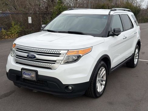 Used 2015 Ford Explorer XLT image 14