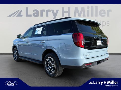 Used 2025 Ford Expedition Active AWD/4WD image 3
