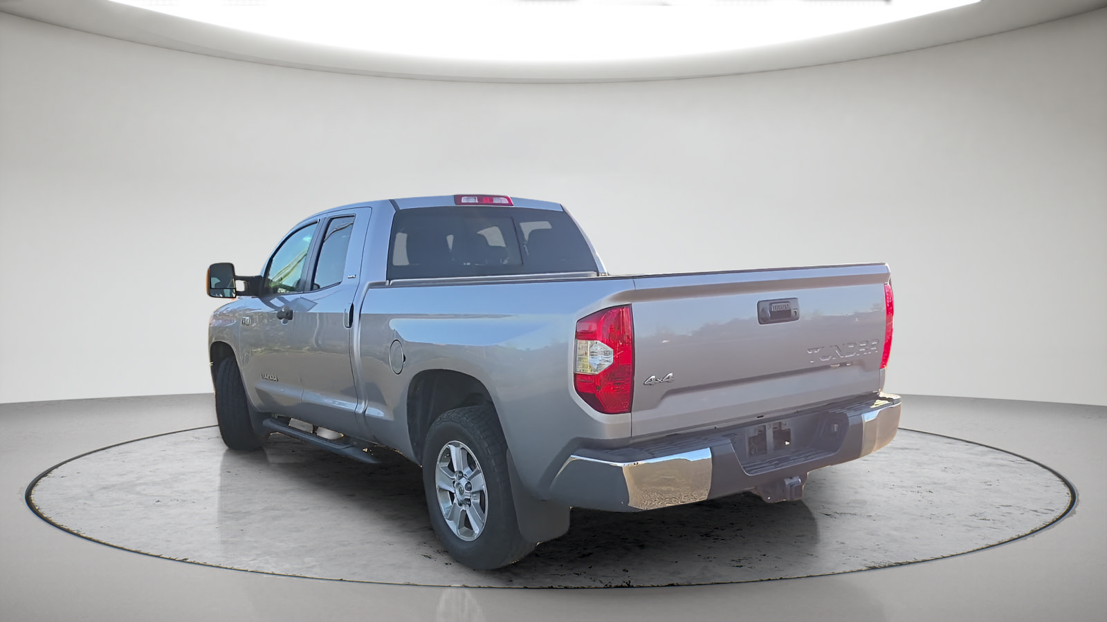 Used 2015 Toyota Tundra SR5 w/ SR5 Upgrade Package AWD/4WD image 9