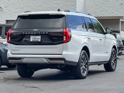Used 2025 Ford Expedition Platinum AWD/4WD image 3