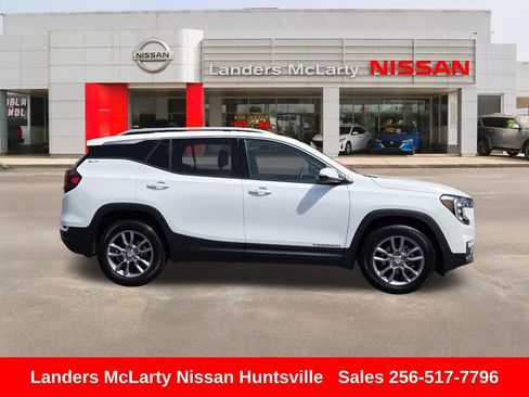 Used 2024 GMC Terrain SLT AWD/4WD image 2