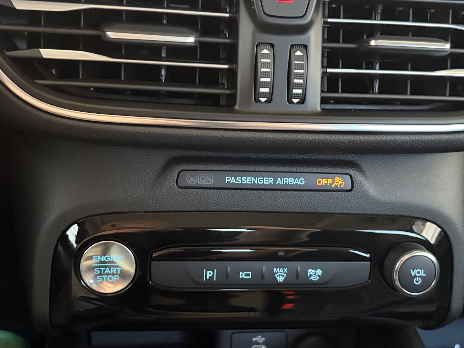 Used 2024 Ford Escape SE w/ PHEV Premium Package FWD image 14