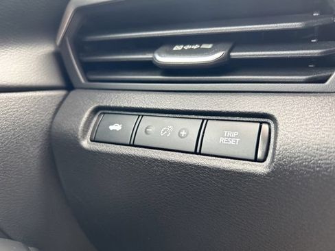 Used 2025 Nissan Altima 2.5 SV FWD image 17