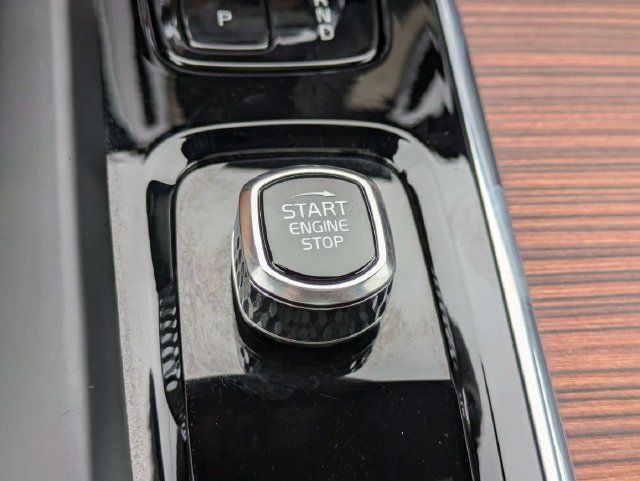 Certified 2025 Volvo XC60 B5 Ultra w/ Climate Package AWD/4WD image 35