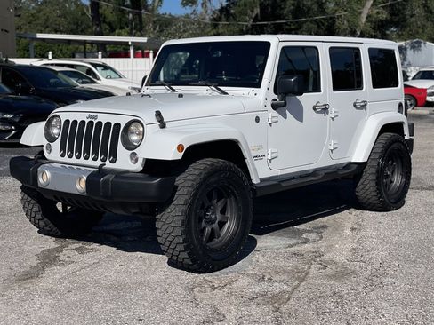 Used 2015 Jeep Wrangler Unlimited Sahara AWD/4WD image 18