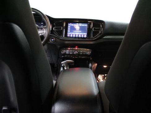 Used 2024 Dodge Durango SXT image 32