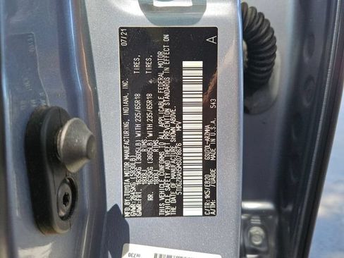 Used 2021 Toyota Highlander XLE FWD image 16