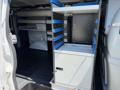 Used 2015 Chevrolet Express 2500 RWD image 9
