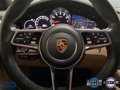 Used 2022 Porsche Cayenne w/ Premium Package image 35