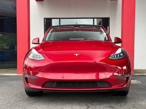 Used 2024 Tesla Model Y Long Range AWD/4WD image 3