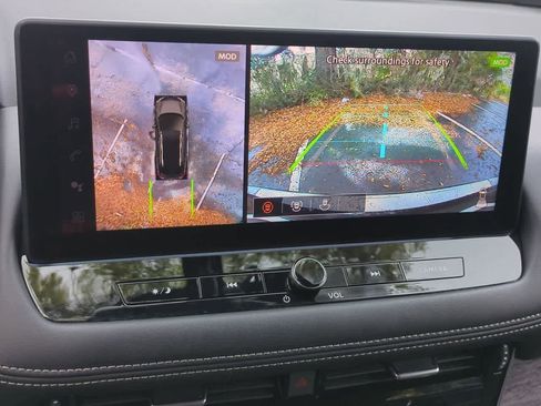 Used 2025 Nissan Rogue Platinum image 31