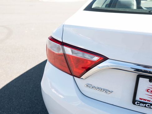 Used 2016 Toyota Camry LE image 14