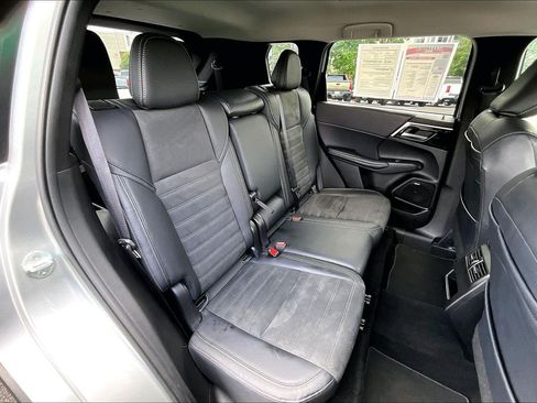 Used 2025 Mitsubishi Outlander SE AWD/4WD image 25