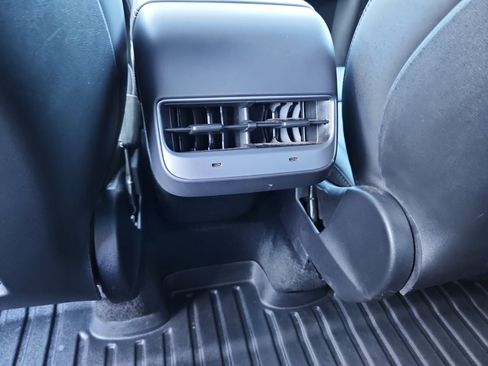 Used 2023 Tesla Model Y Long Range image 32