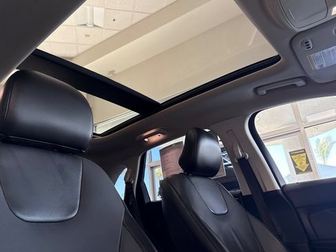 Used 2018 Ford Edge Titanium w/ Equipment Group 302A AWD/4WD image 16