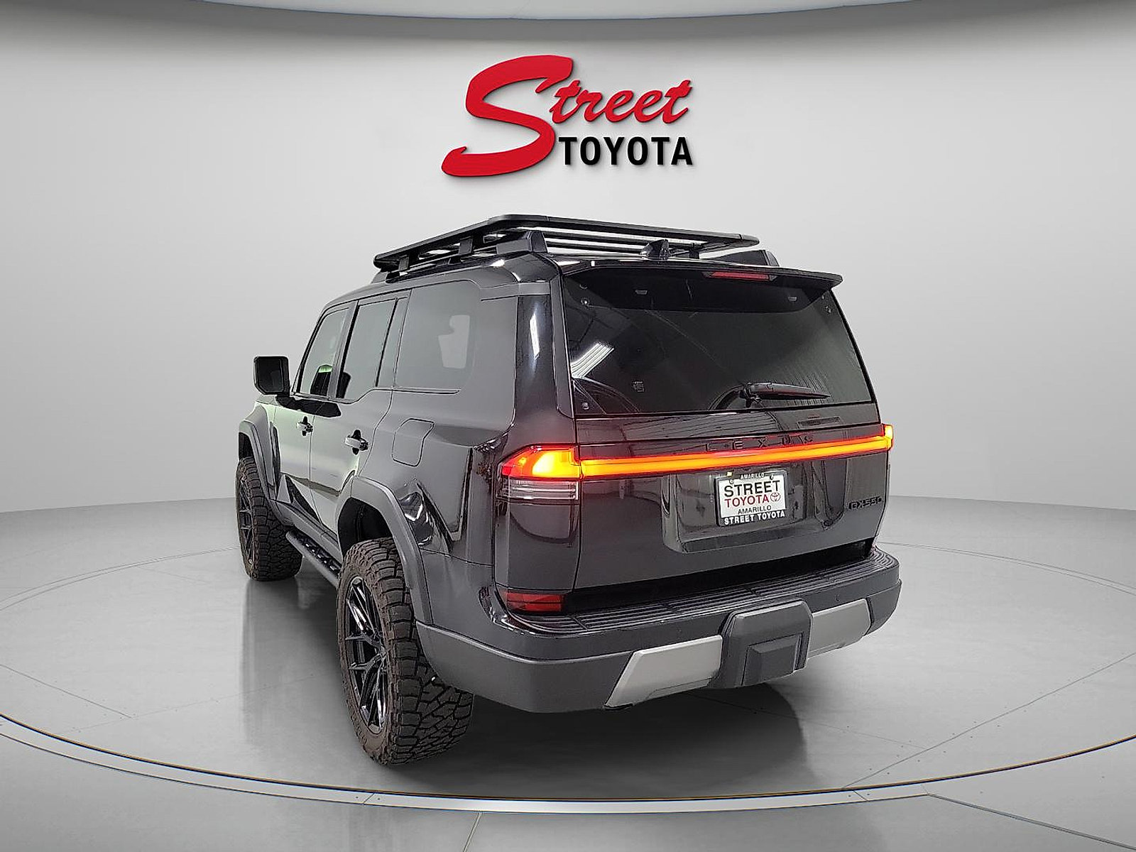 Used 2024 Lexus GX 550 AWD/4WD image 2