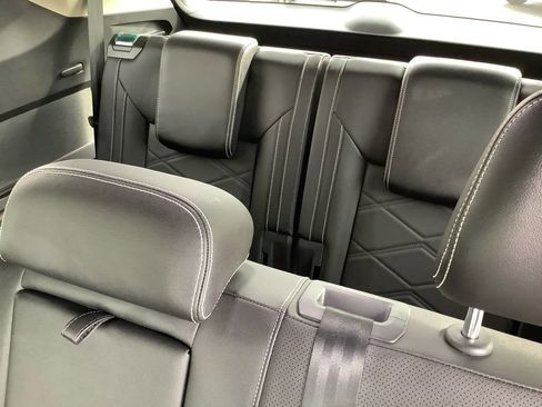 Used 2025 Volkswagen Atlas SE image 28