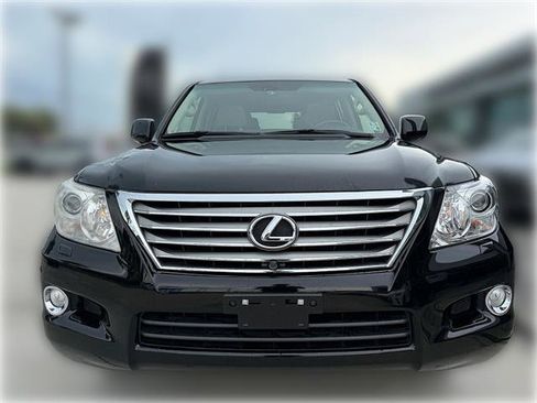 Used 2011 Lexus LX 570 4WD w/ Luxury Pkg image 2