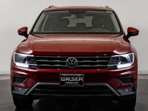 Used 2018 Volkswagen Tiguan SEL AWD/4WD image 2