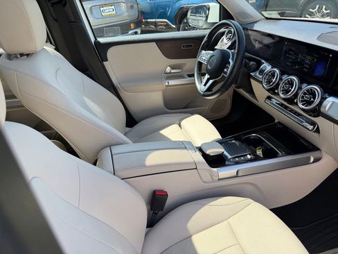 Used 2022 Mercedes-Benz GLB 250 4MATIC image 11
