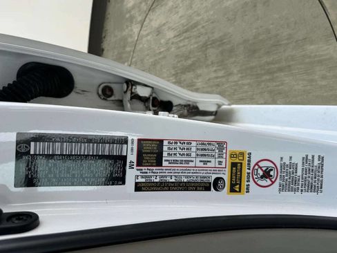 Used 2011 Toyota Camry LE image 27