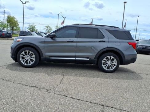 Certified 2023 Ford Explorer XLT w/ Equipment Group 202A AWD/4WD image 4