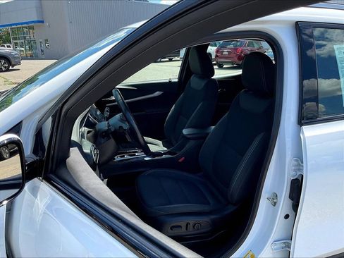 Used 2023 Chevrolet Bolt EUV LT w/ Comfort Package FWD image 10