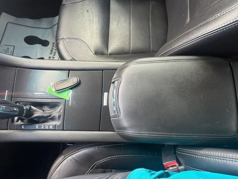 Used 2018 Ford Taurus Limited FWD image 22