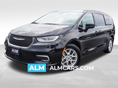 Used 2023 Chrysler Pacifica Touring-L FWD image 1