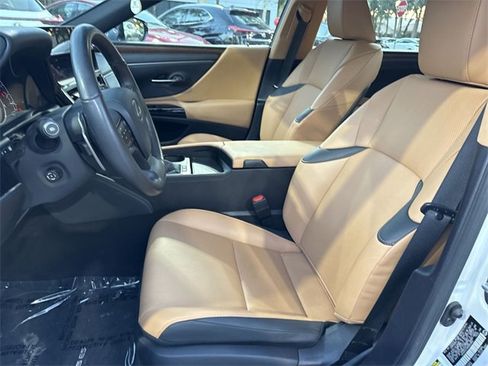 Used 2024 Lexus ES 300h w/ Premium Package image 11