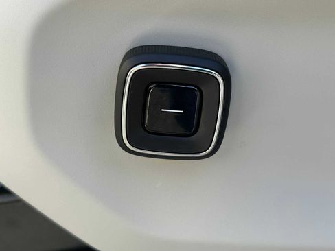 New 2025 Volvo EX90 Plus w/ Protection Package Premier image 23