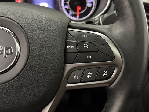 Used 2019 Jeep Cherokee Limited w/ Technology Group FWD image 25