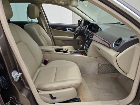 Used 2013 Mercedes-Benz C 250 Sedan image 20