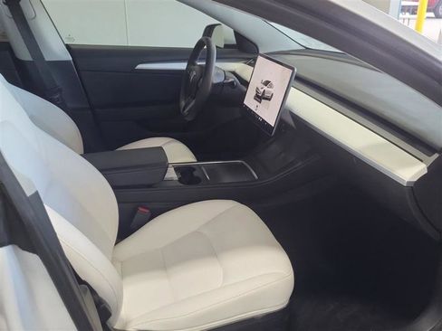 Used 2022 Tesla Model 3 Standard Range Plus RWD image 3