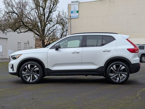 Used 2023 Volvo XC40 B5 Ultimate w/ Protection Package Premier image 4