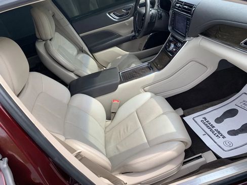 Used 2020 Lincoln Continental w/ Premium Package image 29