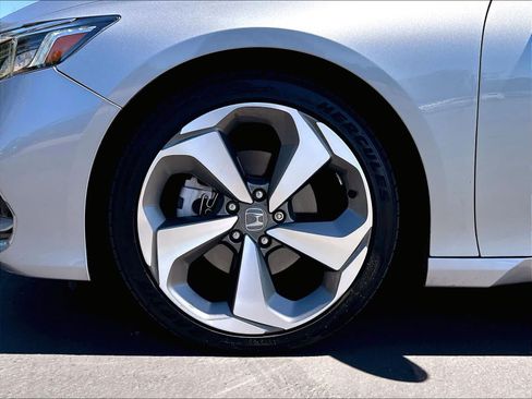 Used 2019 Honda Accord Touring image 10