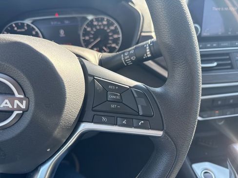 Used 2025 Nissan Altima 2.5 SV FWD image 12
