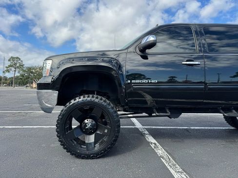Used 2007 GMC Sierra 2500 SLT w/ Z71 Off-Road Package image 10