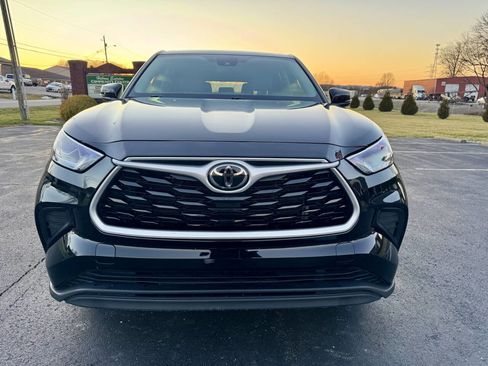 Used 2023 Toyota Highlander L image 12