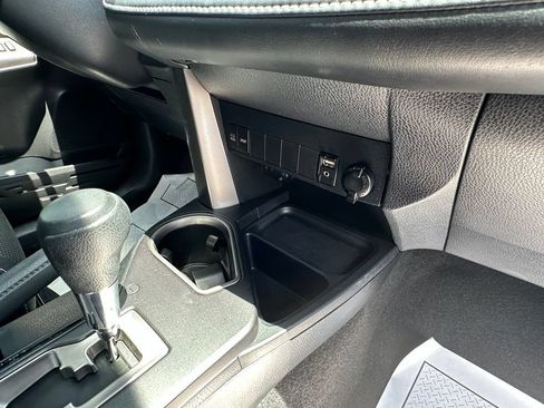 Used 2018 Toyota RAV4 XLE FWD image 14