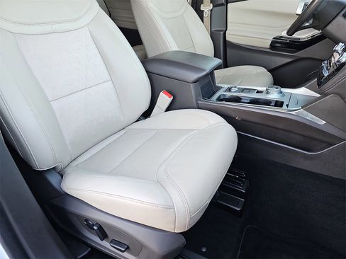 Used 2022 Ford Explorer Platinum w/ Equipment Group 601A image 10