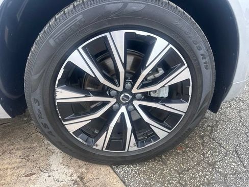 Certified 2024 Volvo XC60 B5 Core AWD/4WD image 12
